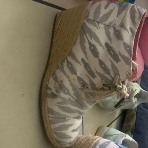 Although they don’t have many damages it does have a stain